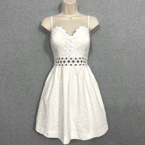Lilly Pulitzer Rika White Eyelet Lace Dress Lined Pockets Mini Romantic Size 00